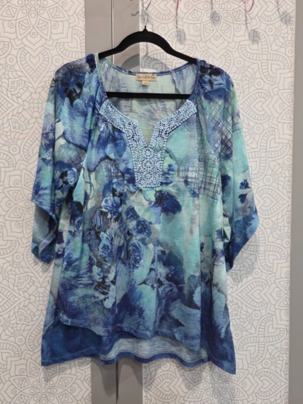 Women's Live and Let Live Blouse XL Blue and Green